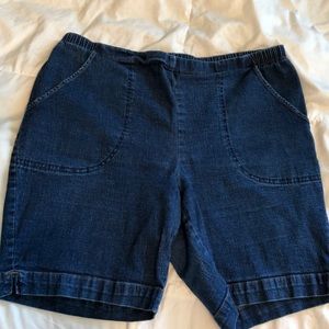 Jean shorts with pockets and elastic waist